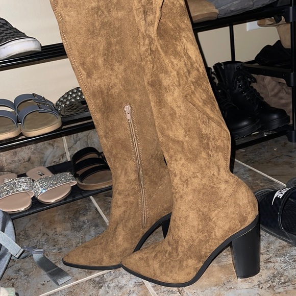 Never worn knee high boots - Picture 1 of 3